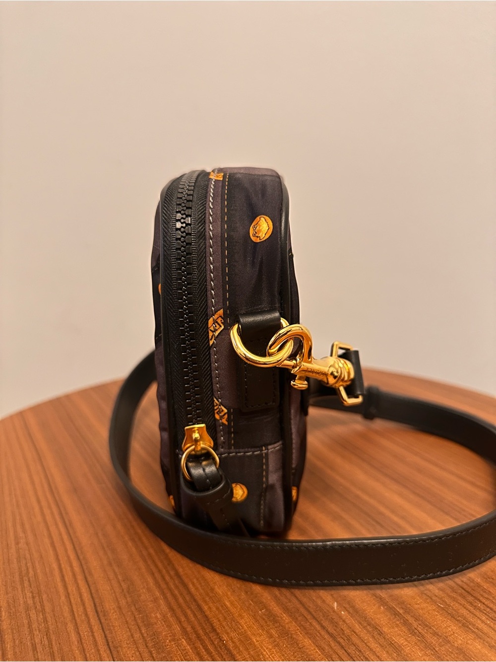 ‼️OPEN TO OFFERS ‼️
Versace Black and Gold Medusa Crossbody Bag - Picture 2 of 6